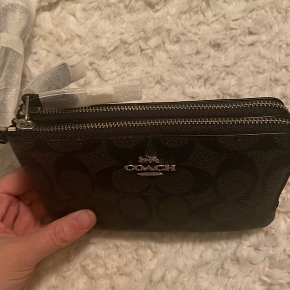 NWT Coach Wristlet - Picture 3 of 5